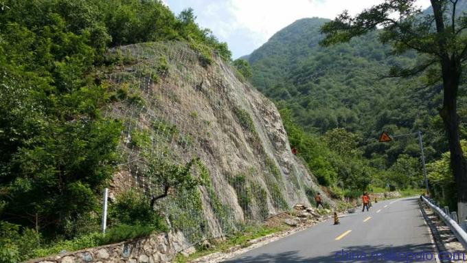 公路主動(dòng)護(hù)坡網(wǎng) K518.jpg 公路主動(dòng)護(hù)坡網(wǎng) K518.jpg